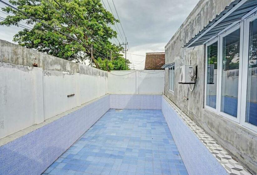 בית מלון כפרי Capital O 90783  Ayeng Mandiri