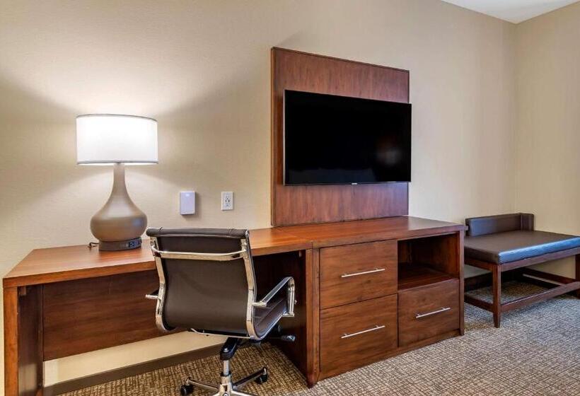 فندق Comfort Suites