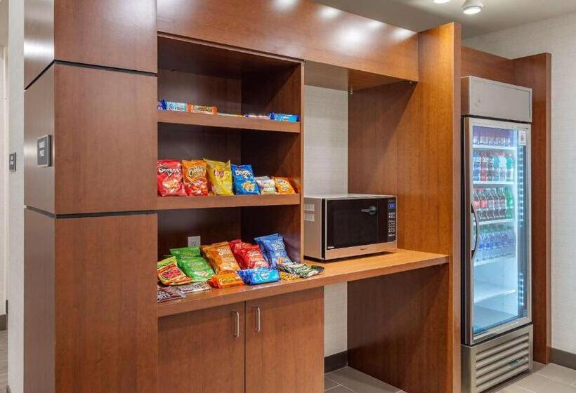 فندق Comfort Suites