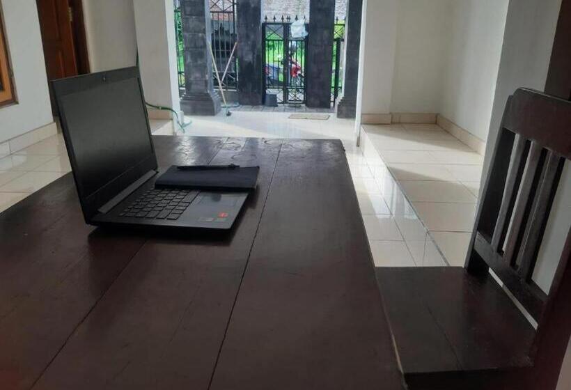 בית מלון כפרי Oyo 90810 Ravaya Homestay