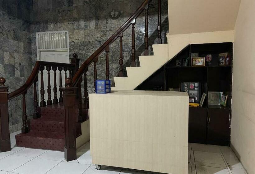 호텔 Oyo 90812 Hayza Residence Syariah