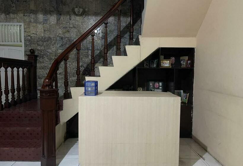 호텔 Oyo 90812 Hayza Residence Syariah