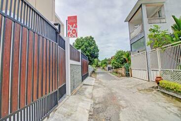 هتل Oyo 90820 Madania Guesthouse
