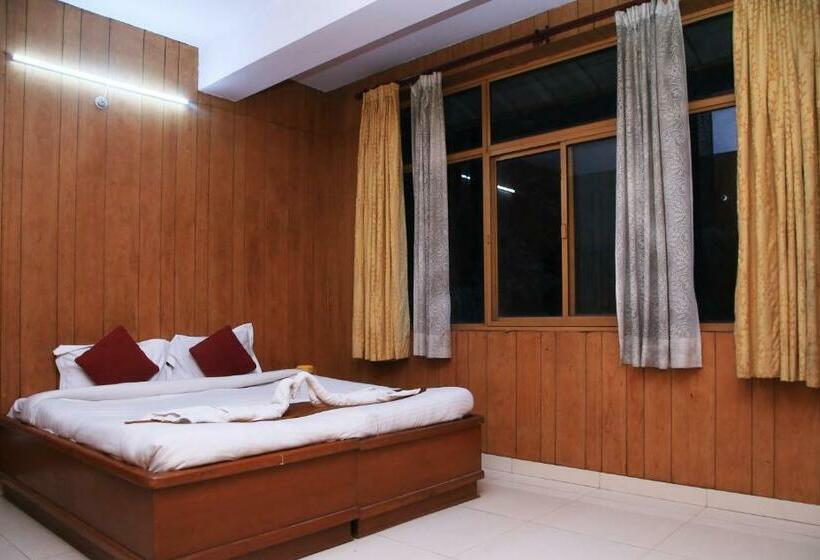 ホテル Pinewood Cottages Shimla