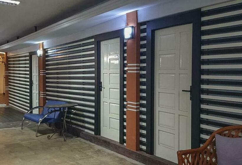 호텔 Rocky Guest House Syariah Mitra Reddoorz