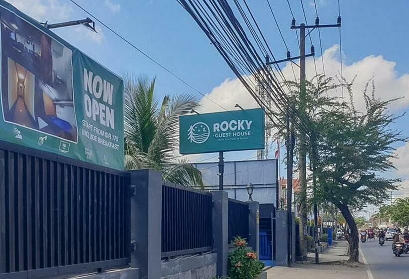 호텔 Rocky Guest House Syariah Mitra Reddoorz