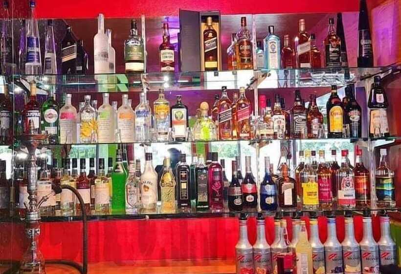 Отель Sunseekers Outrigger