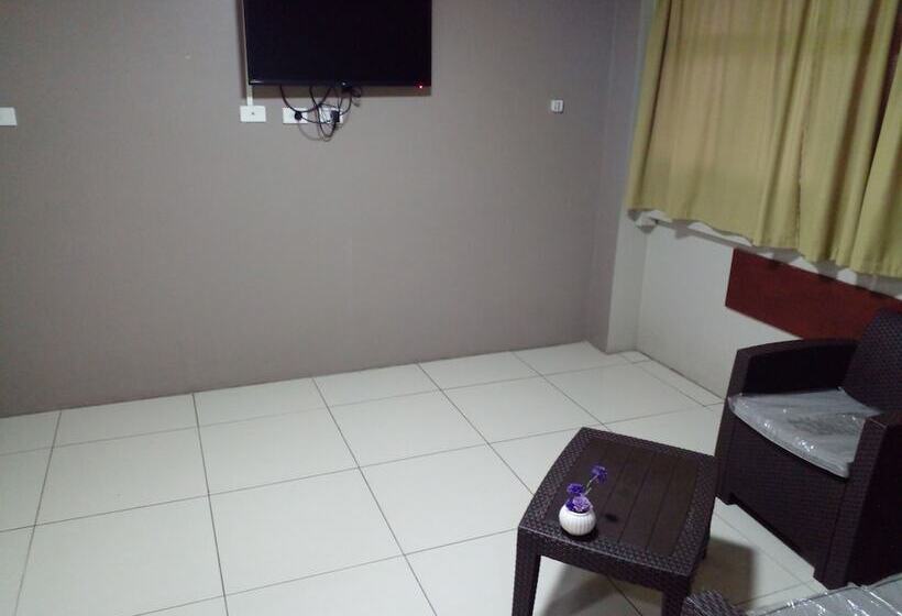 Отель Sunseekers Outrigger