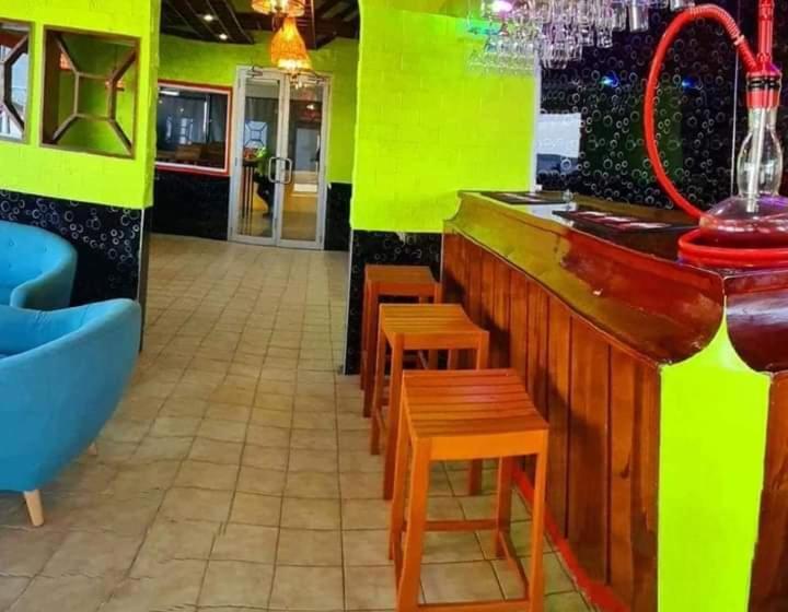 Отель Sunseekers Outrigger