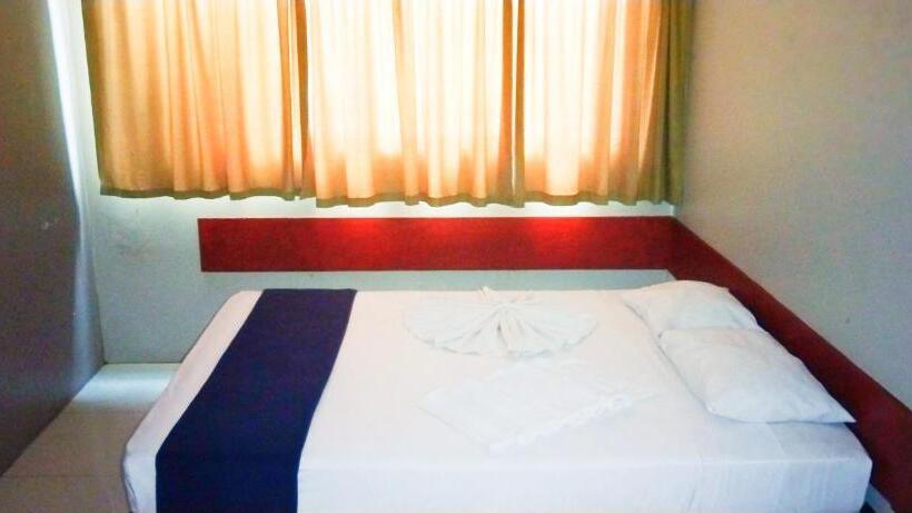 Отель Sunseekers Outrigger