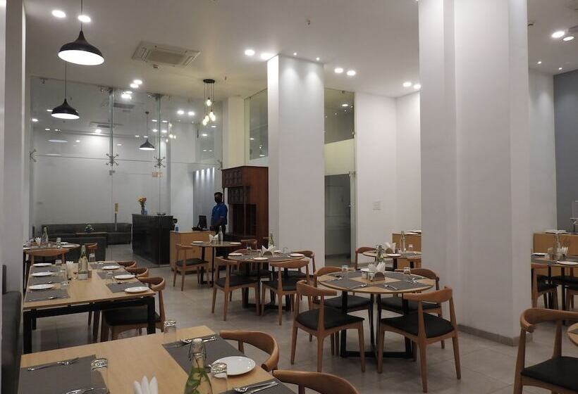 בית מלון כפרי Tgi Ameya Grand