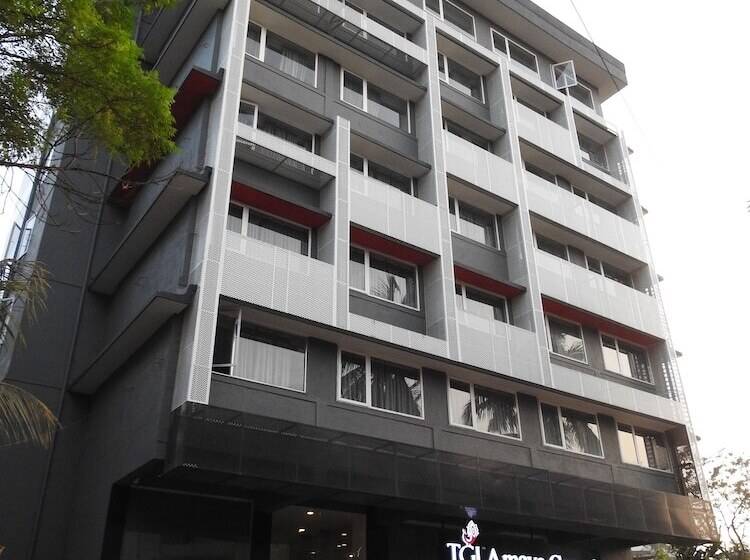 בית מלון כפרי Tgi Ameya Grand