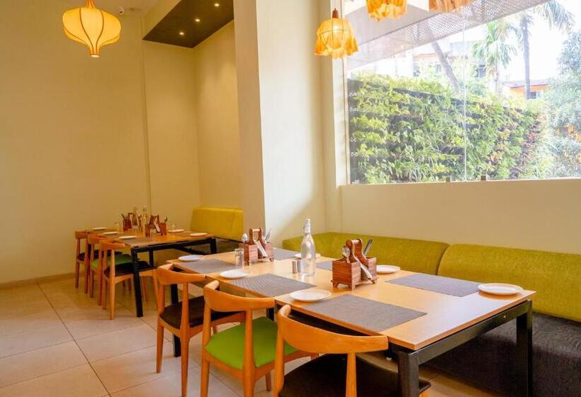 בית מלון כפרי Tgi Ameya Grand