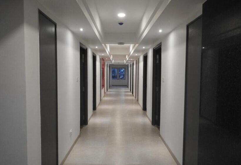 בית מלון כפרי Tgi Ameya Grand