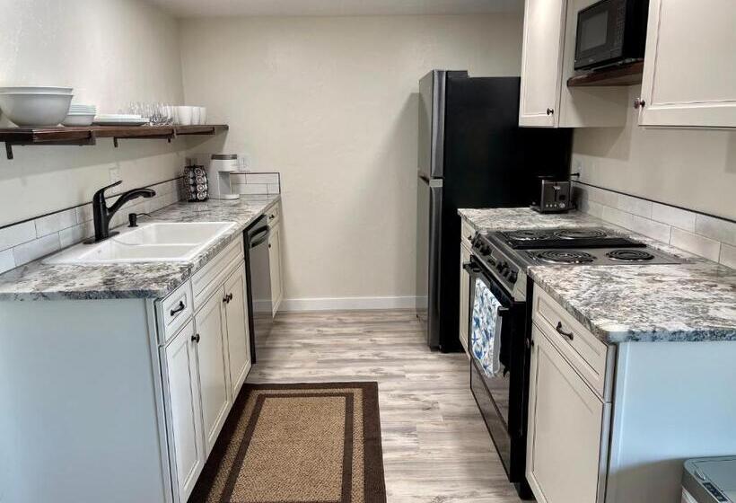 Пансион 1,000 Springs Riverhouse