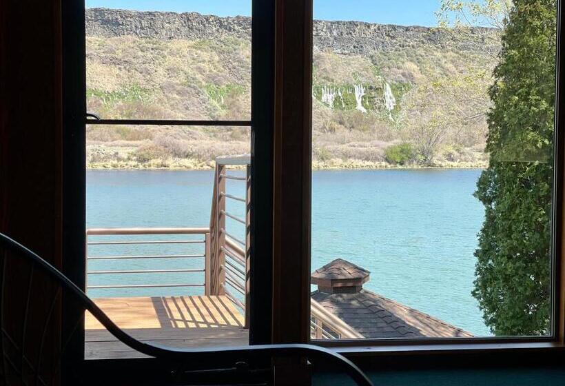 Пансион 1,000 Springs Riverhouse