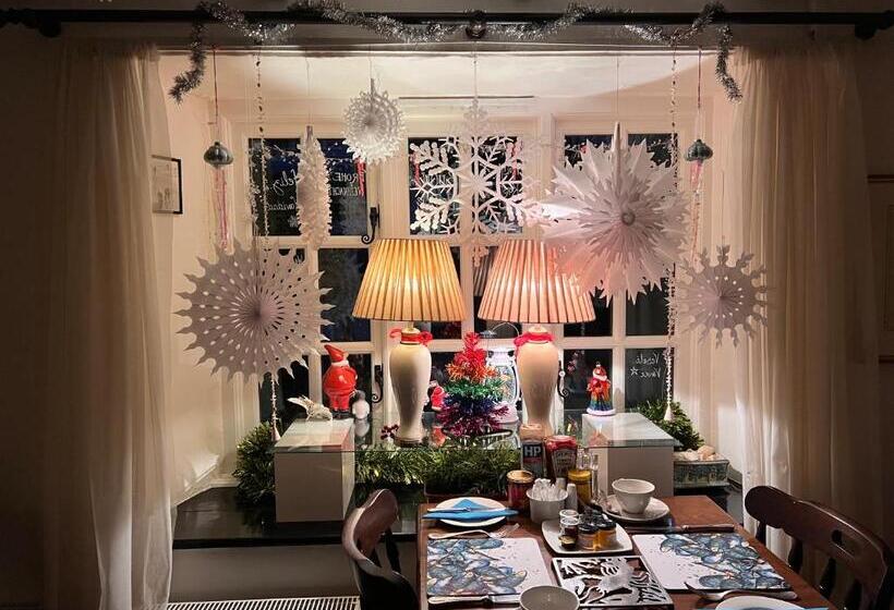 פנסיון The Cottage Bed & Breakfast