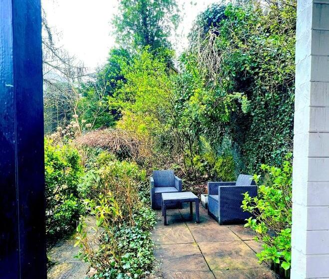 פנסיון The Cottage Bed & Breakfast