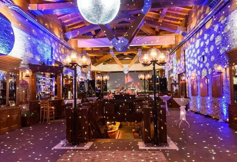 リゾートホテル Pirin Golf Hotel Private Studios