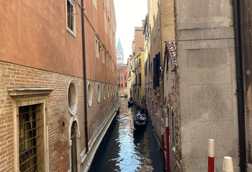 Bed and Breakfast Oasis Lagoon Estate