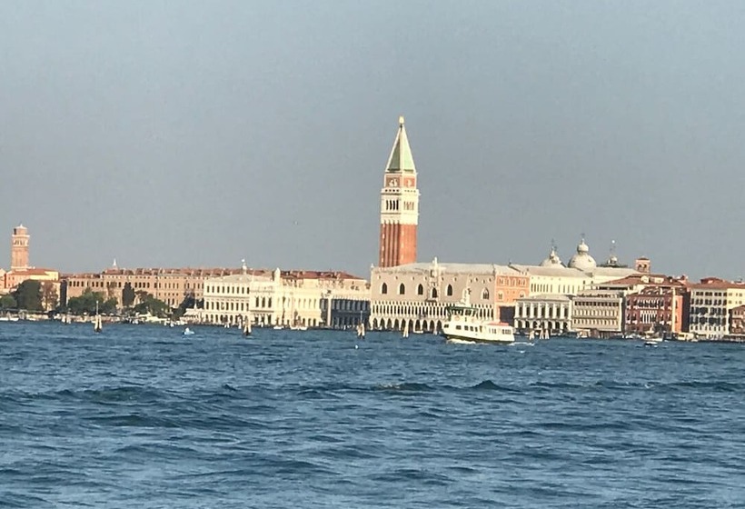 Bed and Breakfast Oasis Lagoon Estate