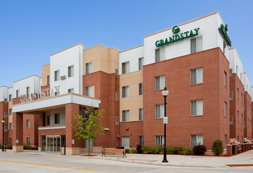 Grandstay Hotel & Suites Downtown Sheboygan
