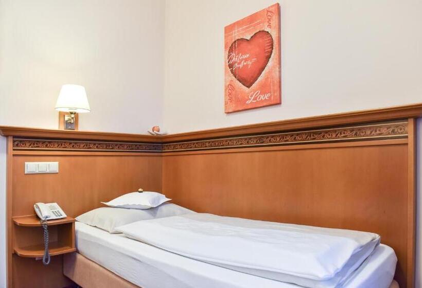 Отель Alexandra