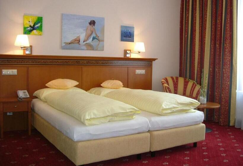 Отель Alexandra