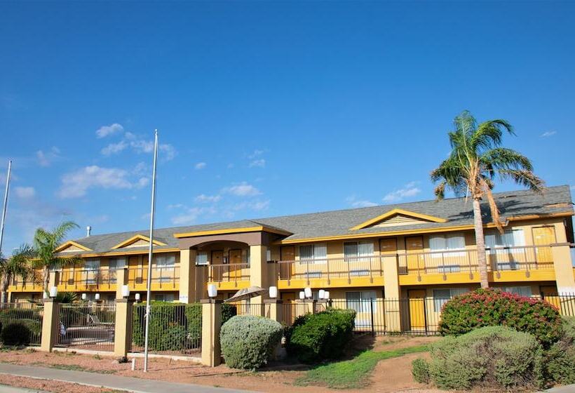 בית מלון כפרי American Inn