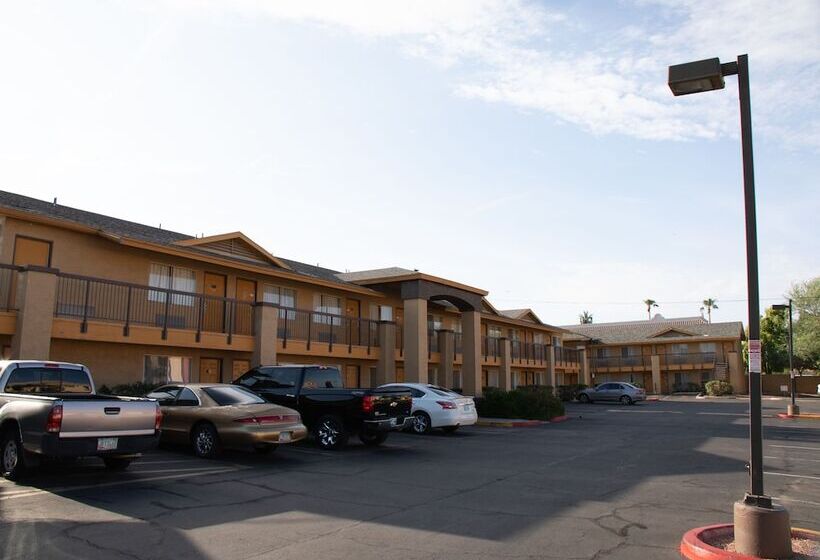 בית מלון כפרי American Inn