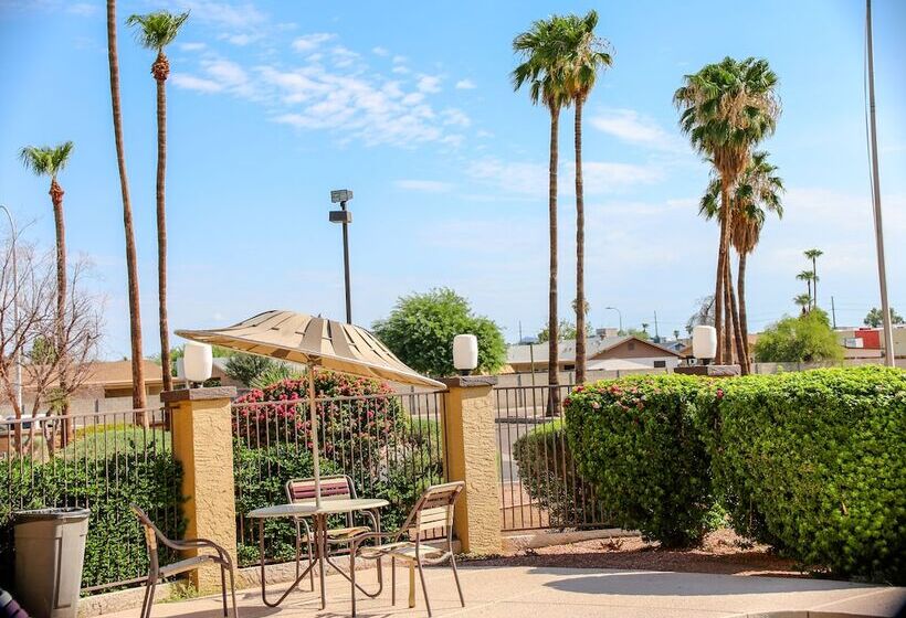 בית מלון כפרי American Inn