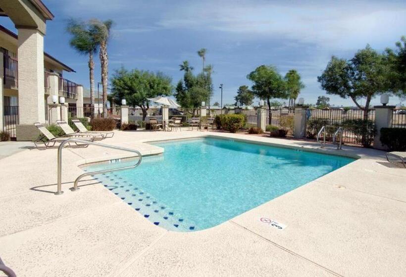 בית מלון כפרי American Inn