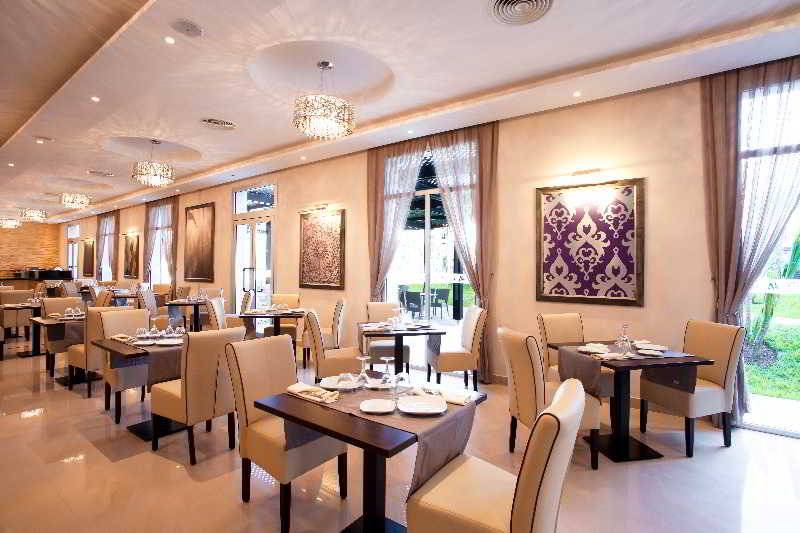 酒店 Atlas Sky Airport