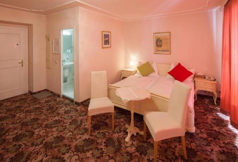 هتل Aviano Boutique