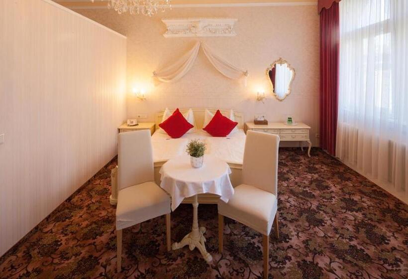 هتل Aviano Boutique