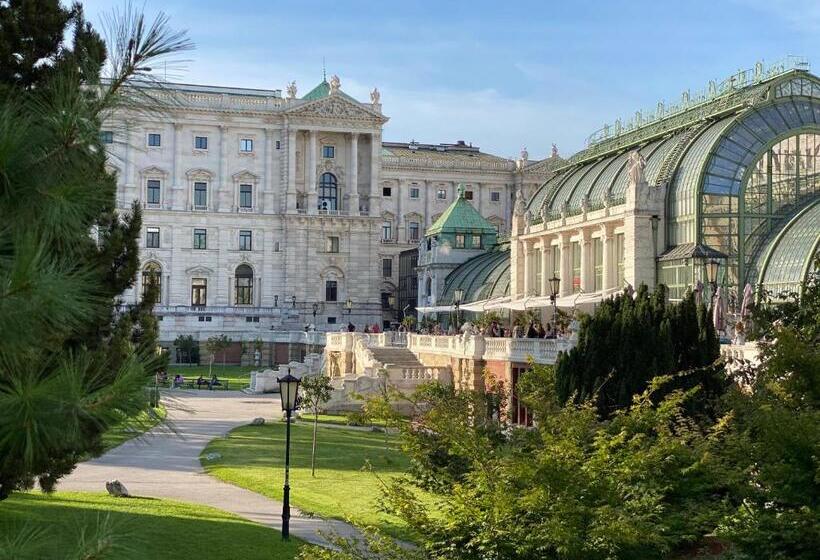 هتل Aviano Boutique