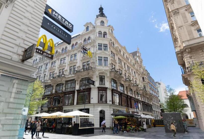 هتل Aviano Boutique