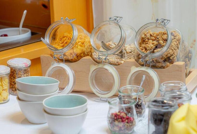 هتل Aviano Boutique