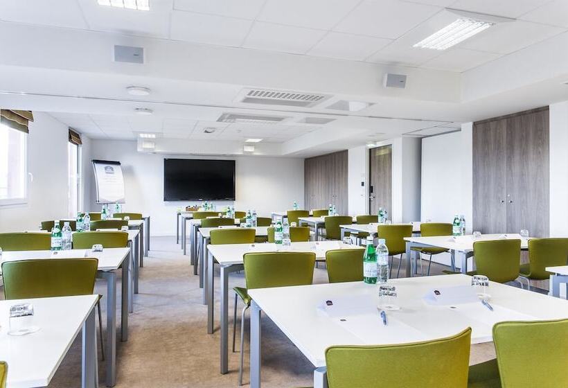 ホテル Best Western Plus Paris Velizy
