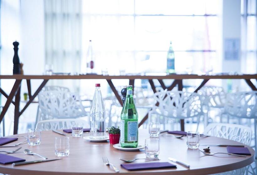 ホテル Best Western Plus Paris Velizy