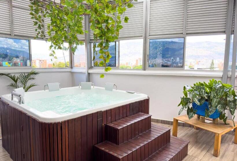 Отель Bolivariana Plaza Medellin