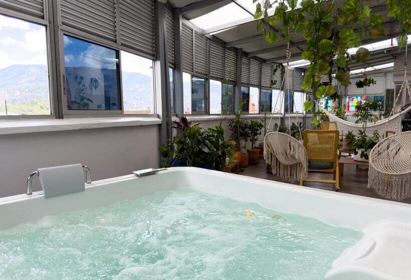 Отель Bolivariana Plaza Medellin