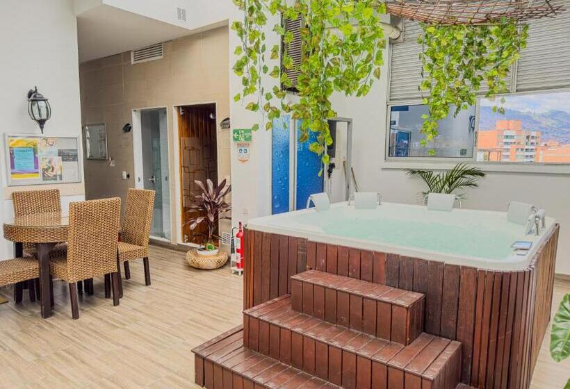 Отель Bolivariana Plaza Medellin