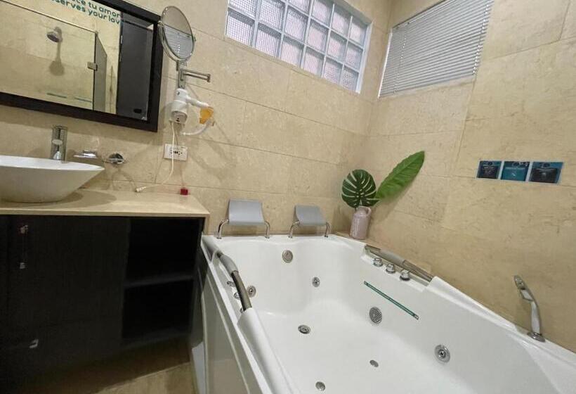 Отель Bolivariana Plaza Medellin