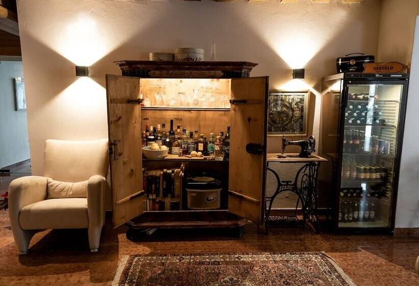 Отель Christina