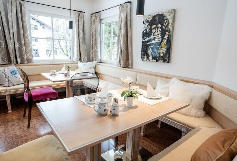 Отель Christina