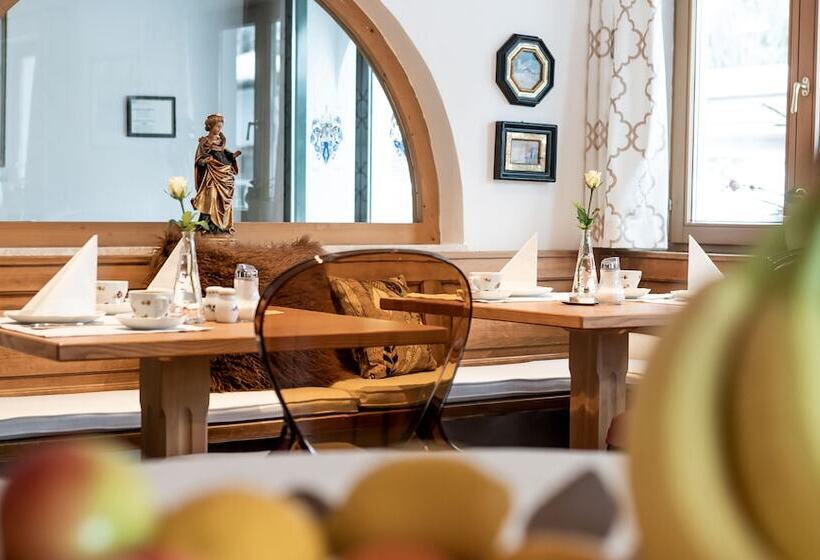 Отель Christina