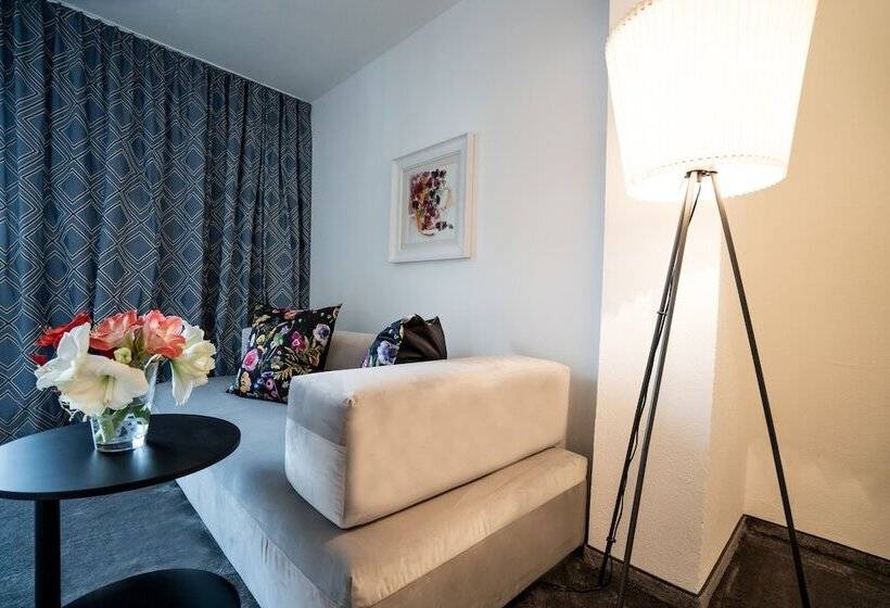 Отель Christina