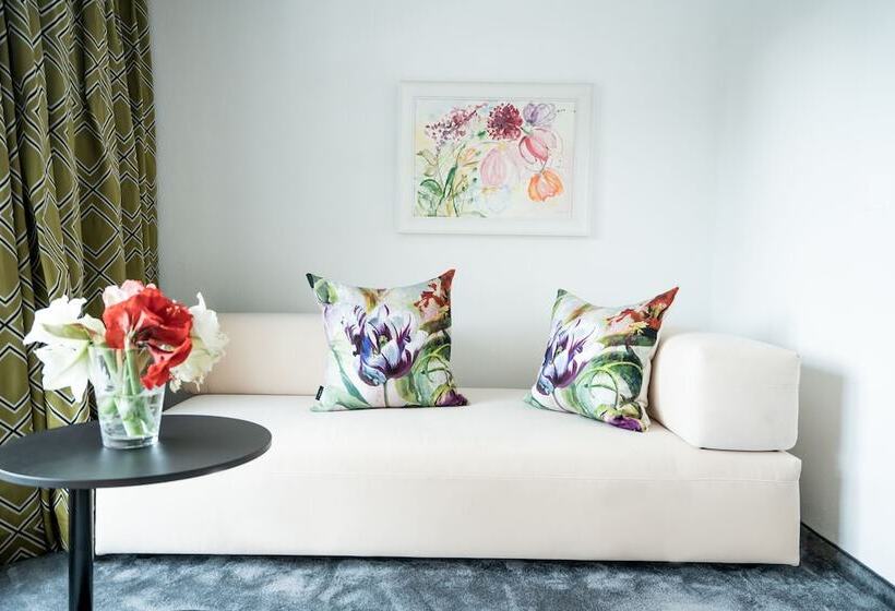 Отель Christina