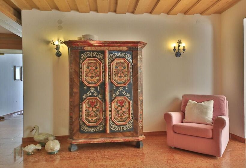 Отель Christina